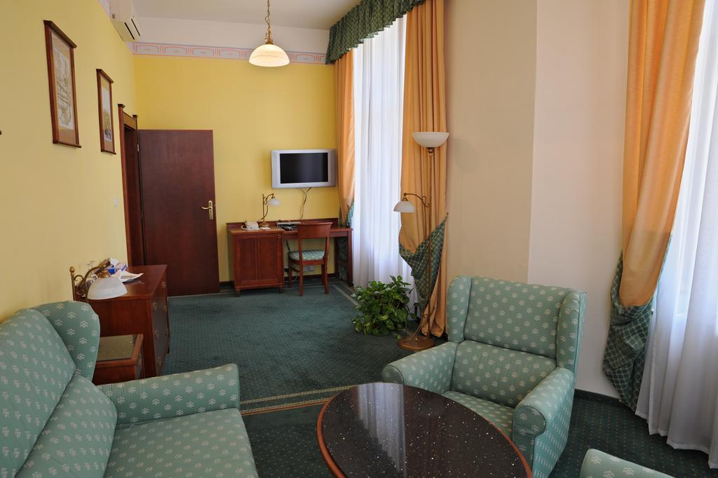 Grandhotel Garni Jihlava Ngoại thất bức ảnh
