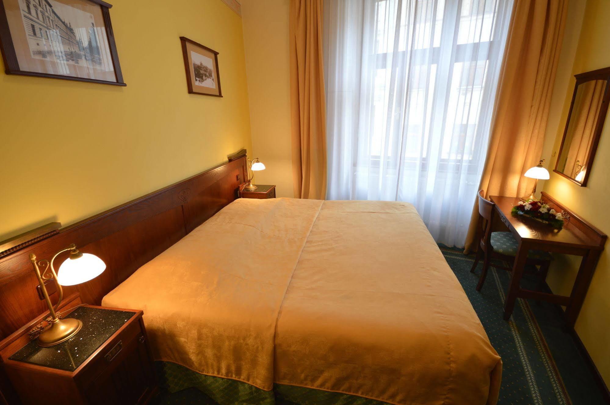 Grandhotel Garni Jihlava Ngoại thất bức ảnh